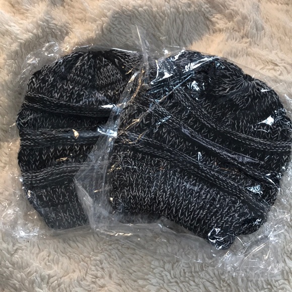 ❤️5 for 25❤️ Messy bun hat new in packaging. - Picture 2 of 2